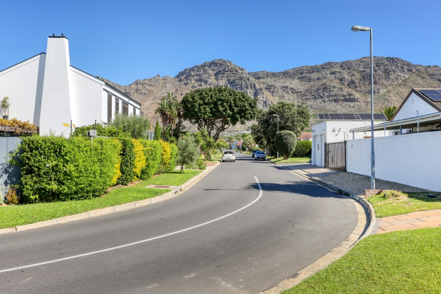 3 Bedroom Property for Sale in Kirstenhof Western Cape